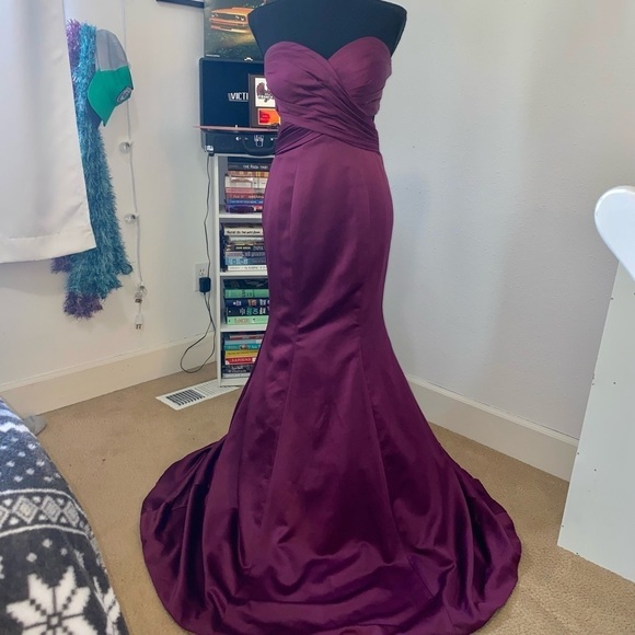 La Femme Royal Satin Purple Strapless Sweetheart Prom Gown size 4 - Picture 2 of 9
